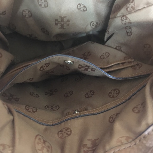 Stacked T Tory Burch backpack 🙌🏻 - Picture 5 of 8